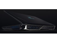 Acer Predator Helios 500 - pravý bok s konektory