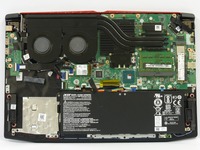 notebook Acer Predator Helios 300 - pohled do útrob