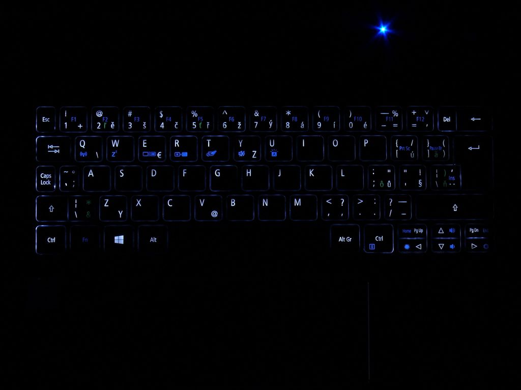 Acer Swift 7 (SF714) - podsvícení klávesnice