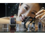 Mobilní telefon Samsung S9110 v hodinkách 