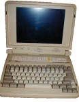 Perlička: na eBay je k mání funkční 286 notebook