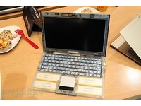 notebook Sony VAIO X v průhledné verzi
