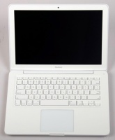 Plastový Apple MacBook White lehce posiluje