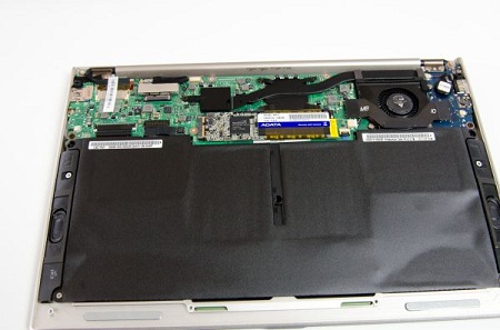 Asus Zenbook UX21 rozebrán