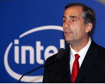 Ředitel Intelu se omluvil za pokles zisku a slíbil levné tablety s Atomem