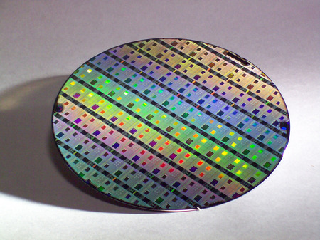 Intel s většími waffery nespěchá