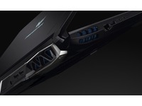 Acer Predator Helios 500 - levý bok s konektory