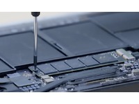 SSD modul v notebooku Apple MacBook