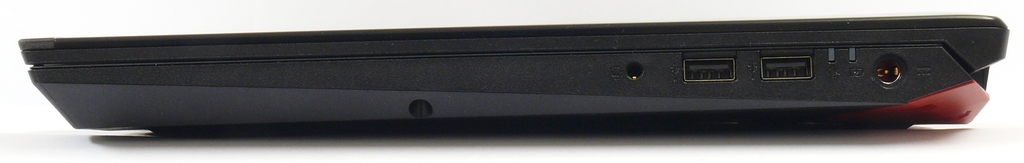 notebook Acer Predator Helios 300 - pravý bok s konektory