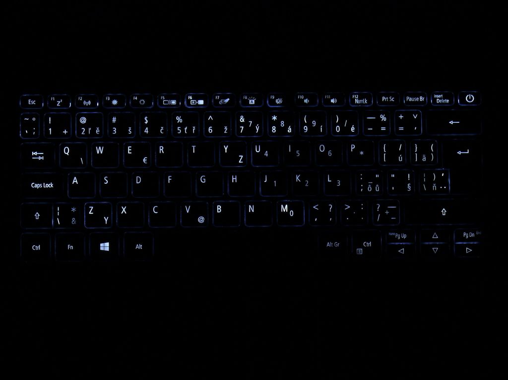 Acer Swift 3 SF314-54 - podsvícení klávesnice