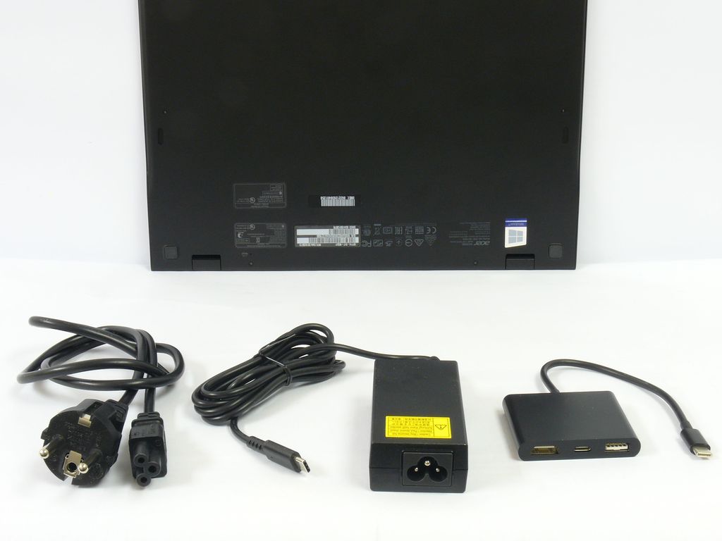 Acer Swift 7 (SF714) - napájecí zdroj, konektrovoá redukce HDMI + USB-A