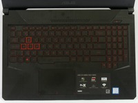 Asus TUF FX504 - pracovní plocha, klávesnice, touchpad
