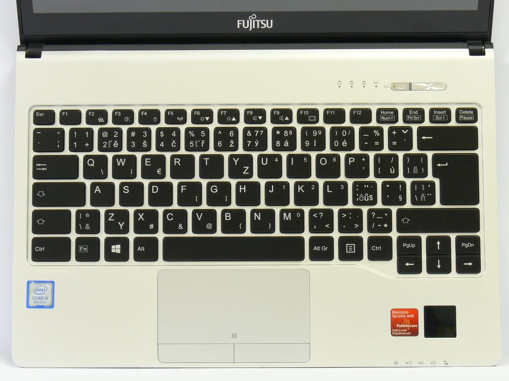 Fujitsu Lifebook S938 - pravoní plocha