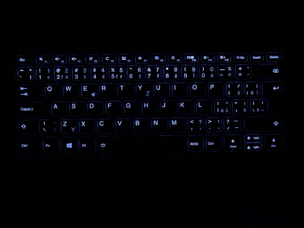 Lenovo Yoga 530-14ARR - podsvícení klávesnice