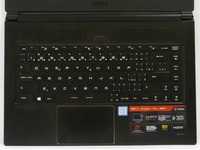 MSI GS65 Stealth Thin - pracovní plocha, klávesnice, jednolitý touchpad