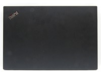 Lenovo ThinkPad T490s - vnější strana víka