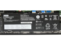 Lenovo ThinkPad T490s - integrovaná baterie