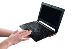 Toshiba AC100 - ultratenký komunikátar vzhledu notebooku
