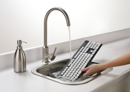 Logitech Washable Keyboard K310 lze umývat pod tekoucí vodou
