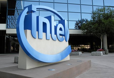 Intel vykázal za druhé čtvrtletí tržby ve výši 13,8 miliard amerických dolarů