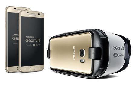 Samsung nabídne k telefonům řady Galaxy S7 virtuální brýle Gear VR za polovinu ceny