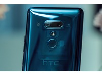 HTC U12+ detail průhledného krytu